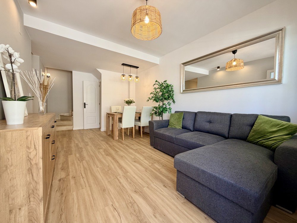 For sale - 3 Bedroom 2 Bathroom Town House in Orihuela Costa - Costa Blanca  - Alicante