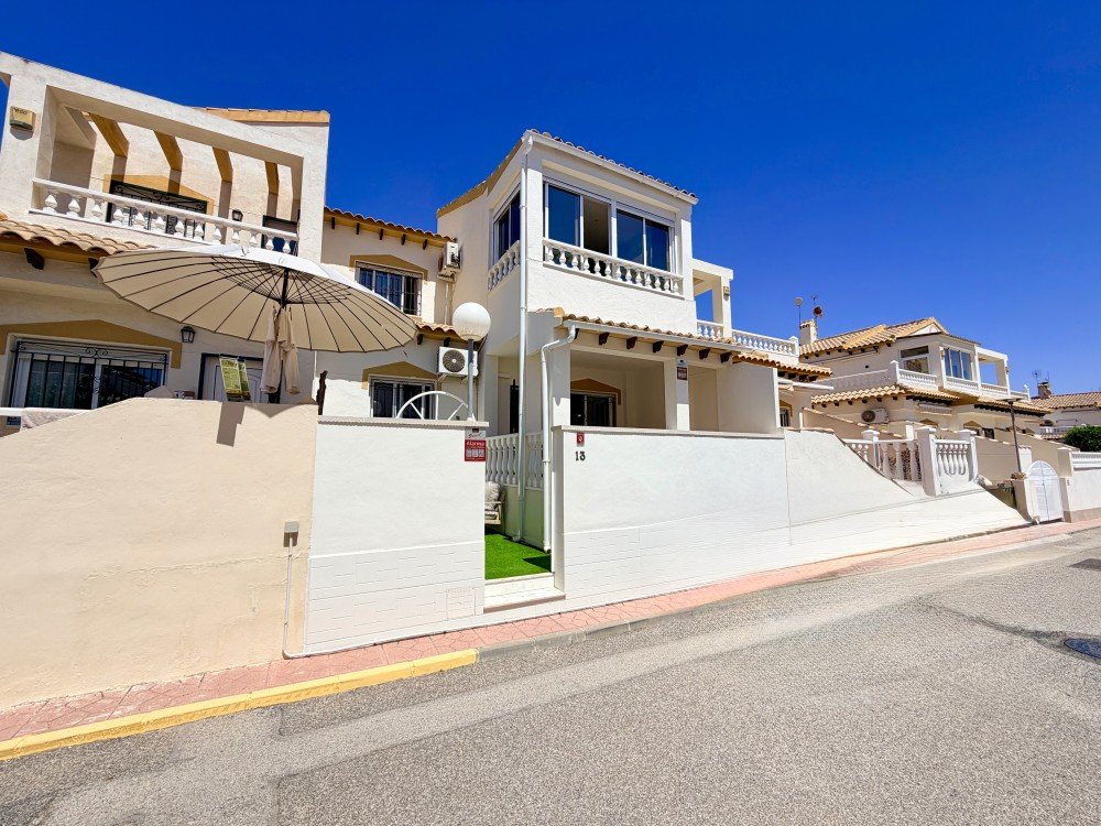 For sale - 3 Bedroom 2 Bathroom Town House in Orihuela Costa - Costa Blanca  - Alicante