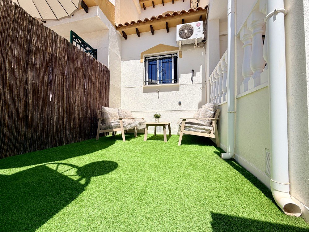 For sale - 3 Bedroom 2 Bathroom Town House in Orihuela Costa - Costa Blanca  - Alicante