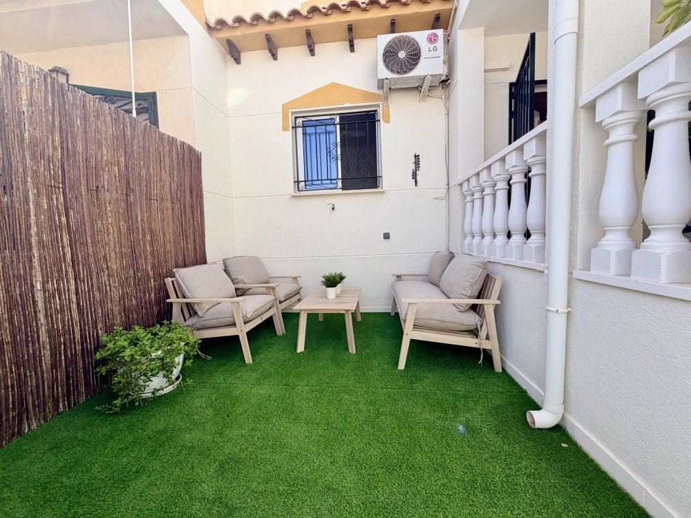 For sale - 3 Bedroom 2 Bathroom Town House in Orihuela Costa - Costa Blanca  - Alicante