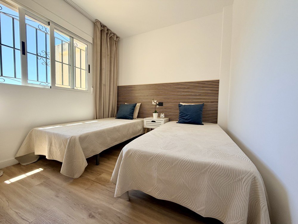 For sale - 3 Bedroom 2 Bathroom Town House in Orihuela Costa - Costa Blanca  - Alicante