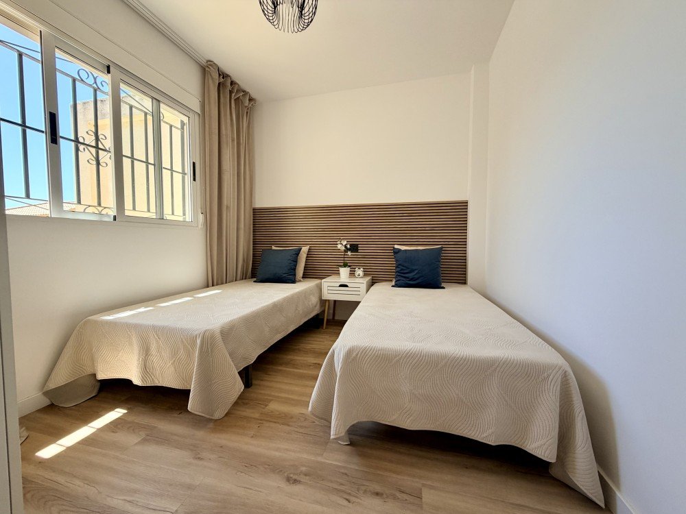 For sale - 3 Bedroom 2 Bathroom Town House in Orihuela Costa - Costa Blanca  - Alicante