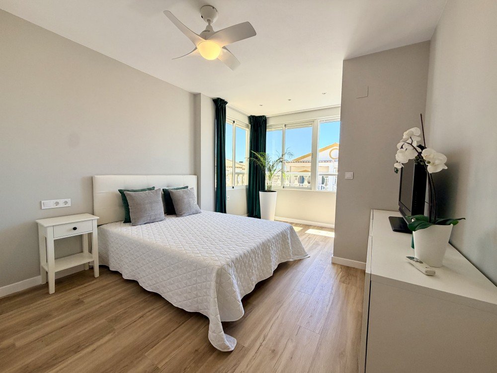 For sale - 3 Bedroom 2 Bathroom Town House in Orihuela Costa - Costa Blanca  - Alicante