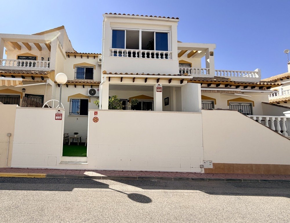 3 Bedroom 2 Bathroom Town House in Orihuela Costa