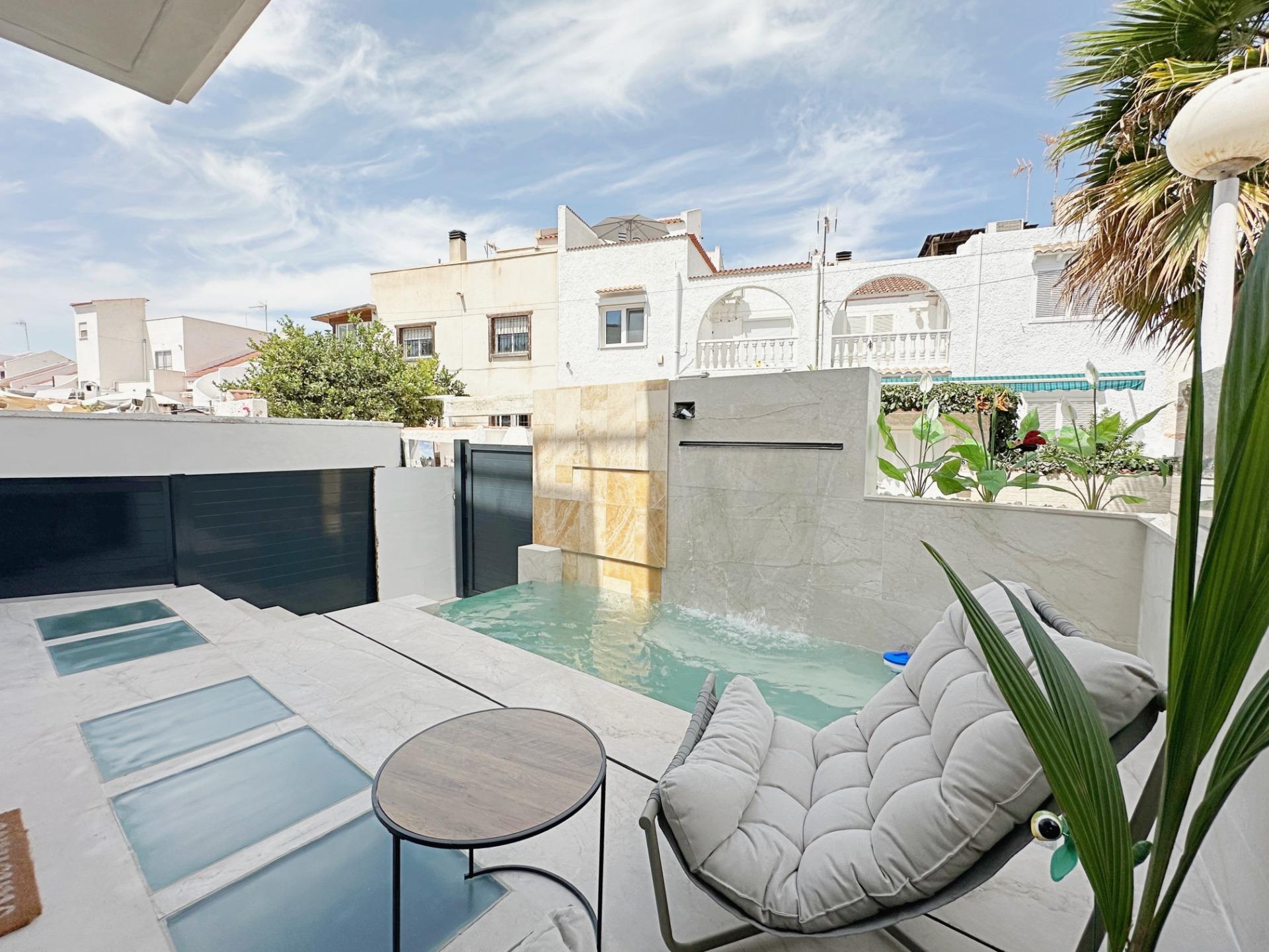 For sale - 3 Bedroom 3 Bathroom Town House in Torrevieja - aguas nuevas  - Alicante