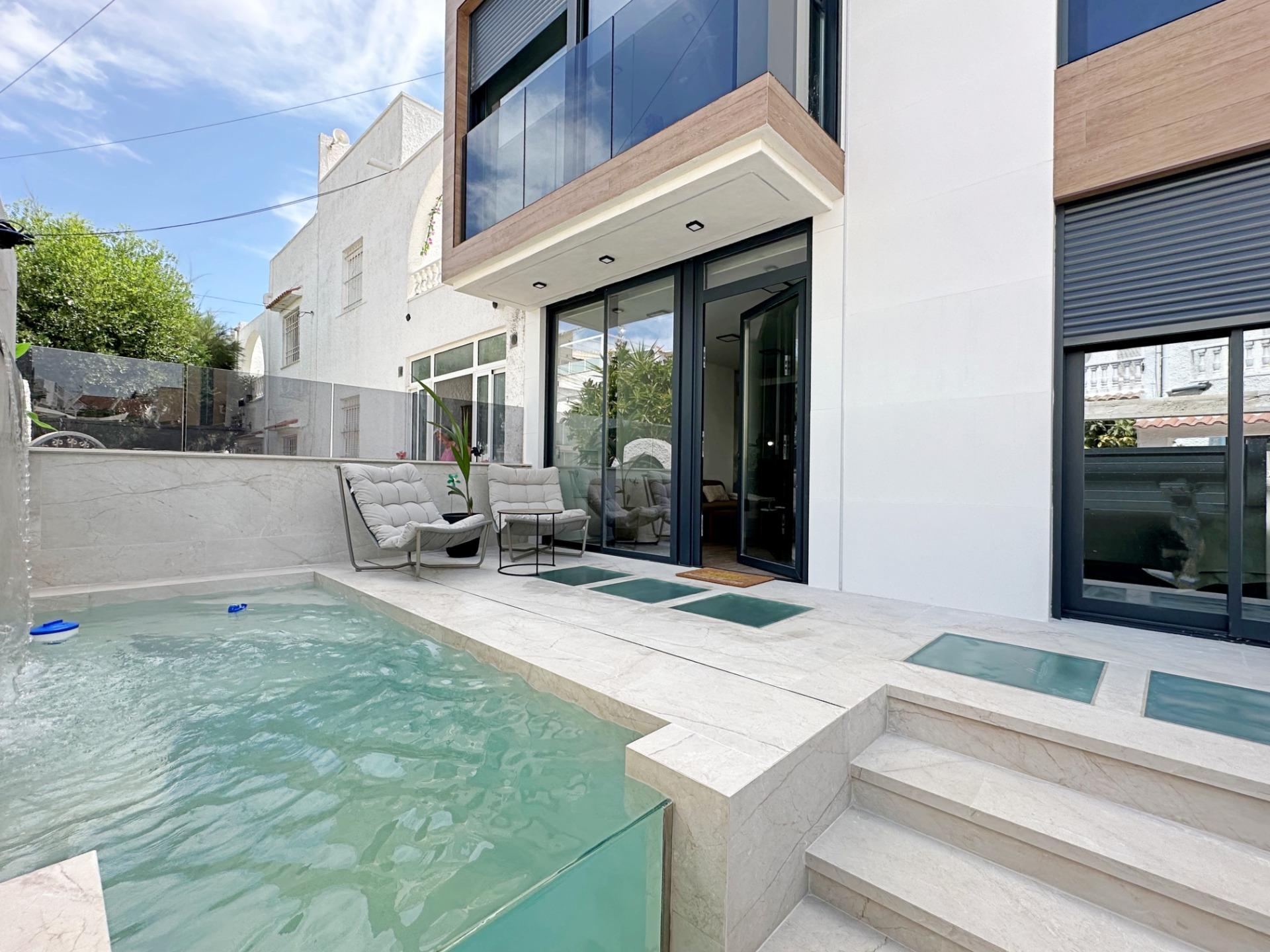 For sale - 3 Bedroom 3 Bathroom Town House in Torrevieja - aguas nuevas  - Alicante