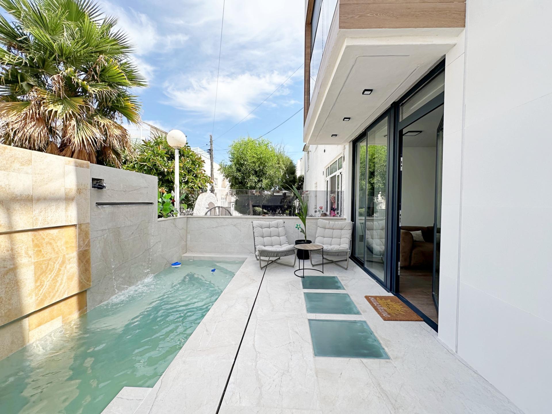 For sale - 3 Bedroom 3 Bathroom Town House in Torrevieja - aguas nuevas  - Alicante