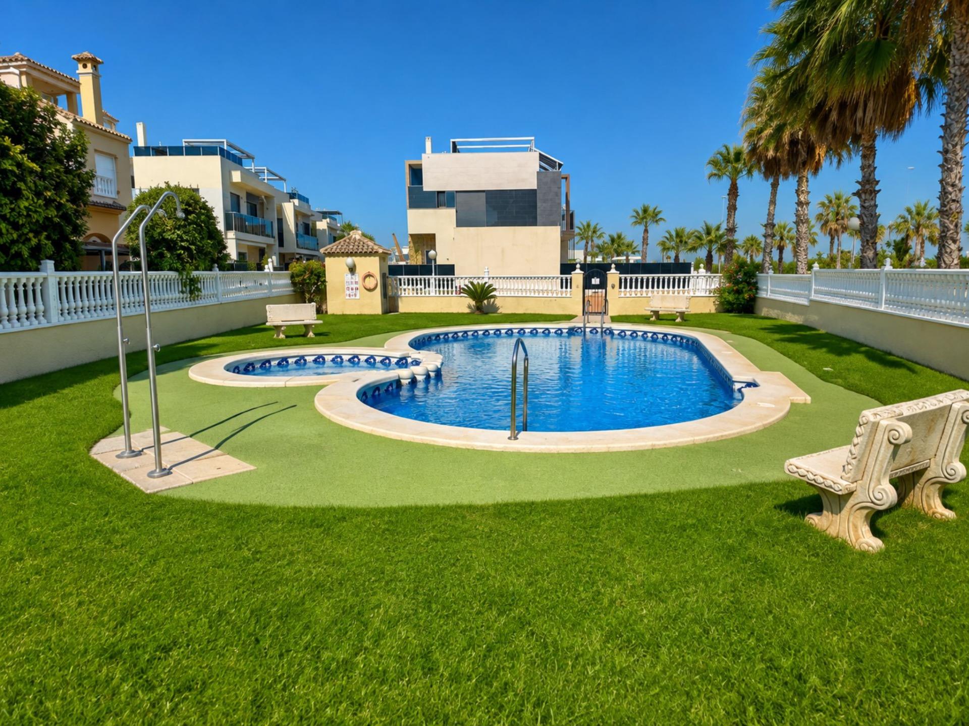 For sale - 2 Bedroom 2 Bathroom Bungalow in Orihuela Costa - Lomas De Cabo Roig  - Alicante