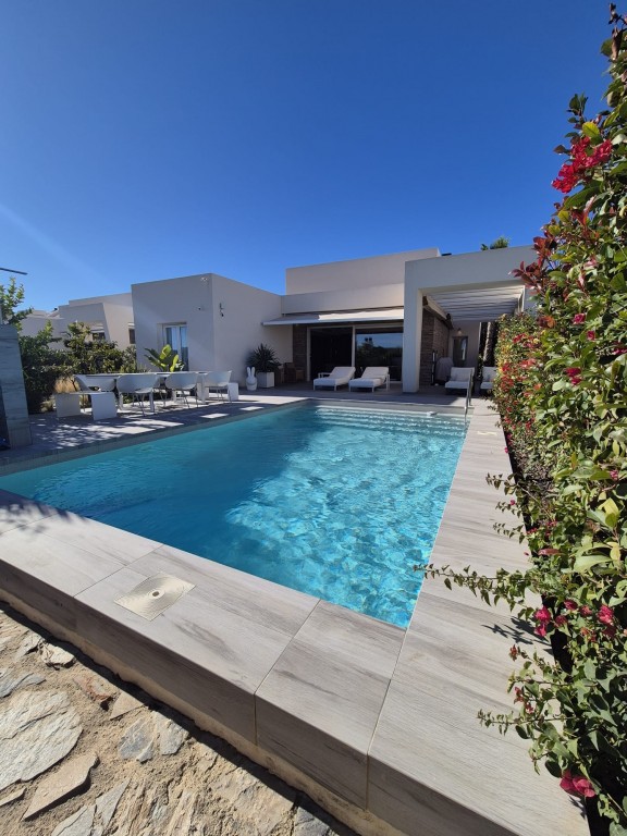 For sale - 2 Bedroom 2 Bathroom Villa in La Finca Golf Resort - Inland  - Alicante