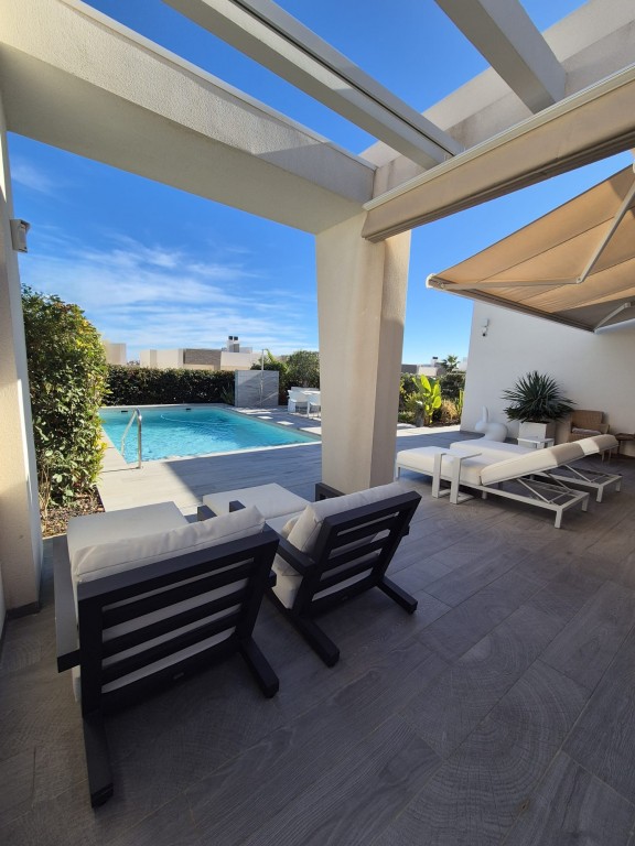 For sale - 2 Bedroom 2 Bathroom Villa in La Finca Golf Resort - Inland  - Alicante