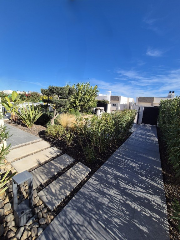 For sale - 2 Bedroom 2 Bathroom Villa in La Finca Golf Resort - Inland  - Alicante