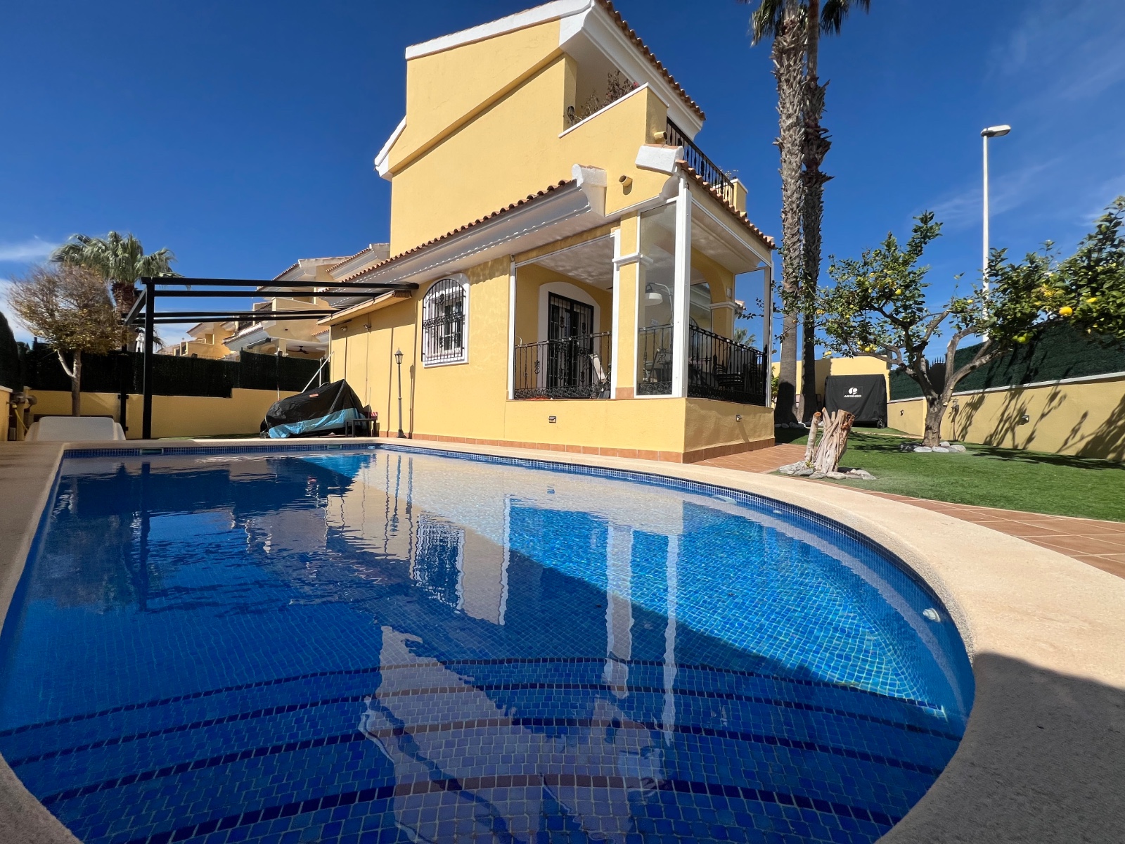 For sale - 3 Bedroom 2 Bathroom Villa in Orihuela Costa - Costa Blanca  - Alicante
