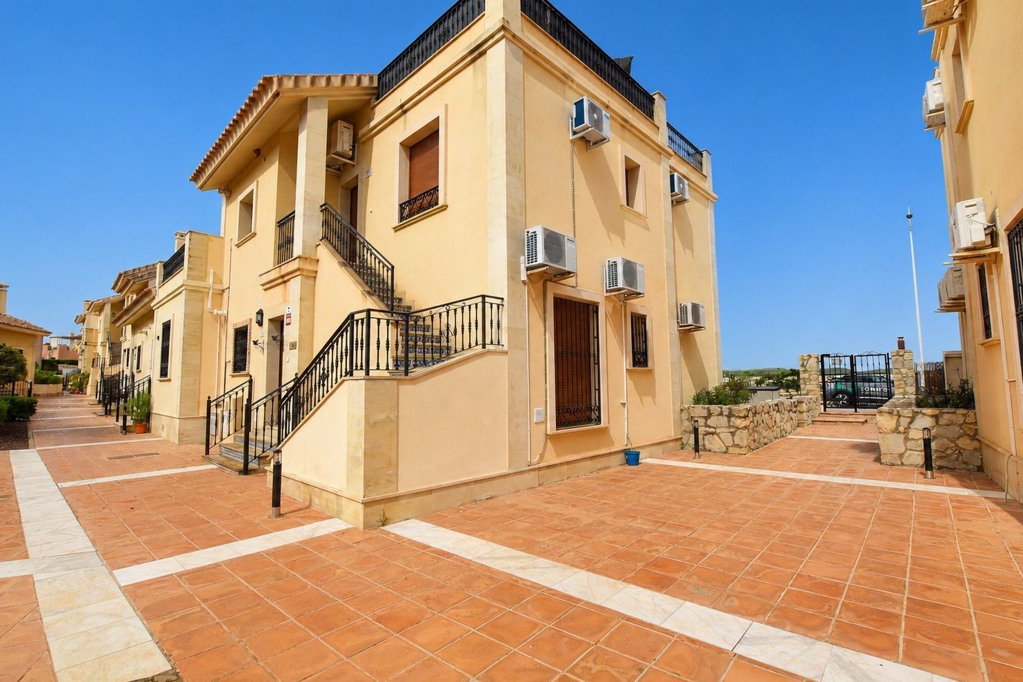 For sale - 2 Bedroom 2 Bathroom Apartment in Algorfa - Inland  - Alicante