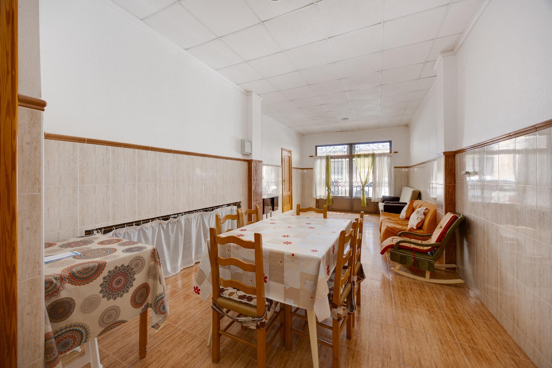 For sale - 3 Bedroom 1 Bathroom Apartment in Torrevieja - Paseo Maritimo  - Alicante
