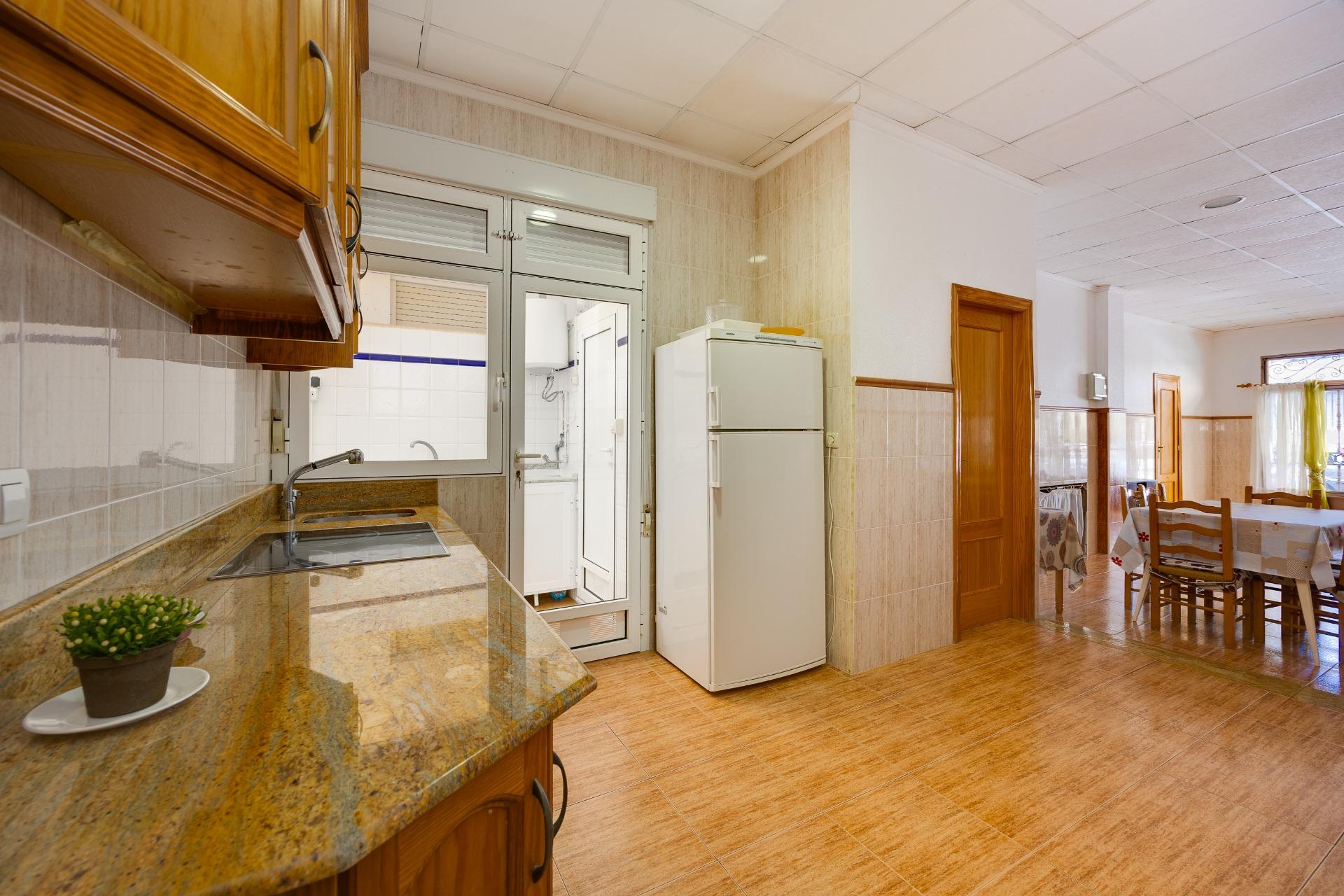 For sale - 3 Bedroom 1 Bathroom Apartment in Torrevieja - Paseo Maritimo  - Alicante