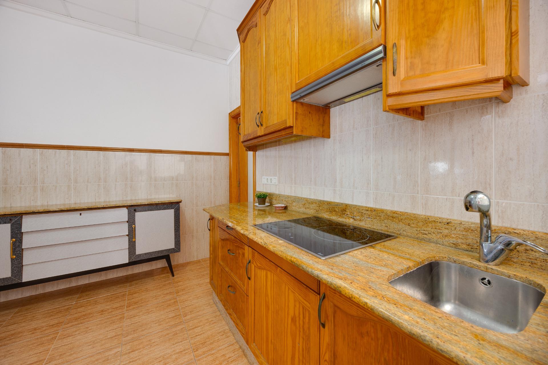 For sale - 3 Bedroom 1 Bathroom Apartment in Torrevieja - Paseo Maritimo  - Alicante