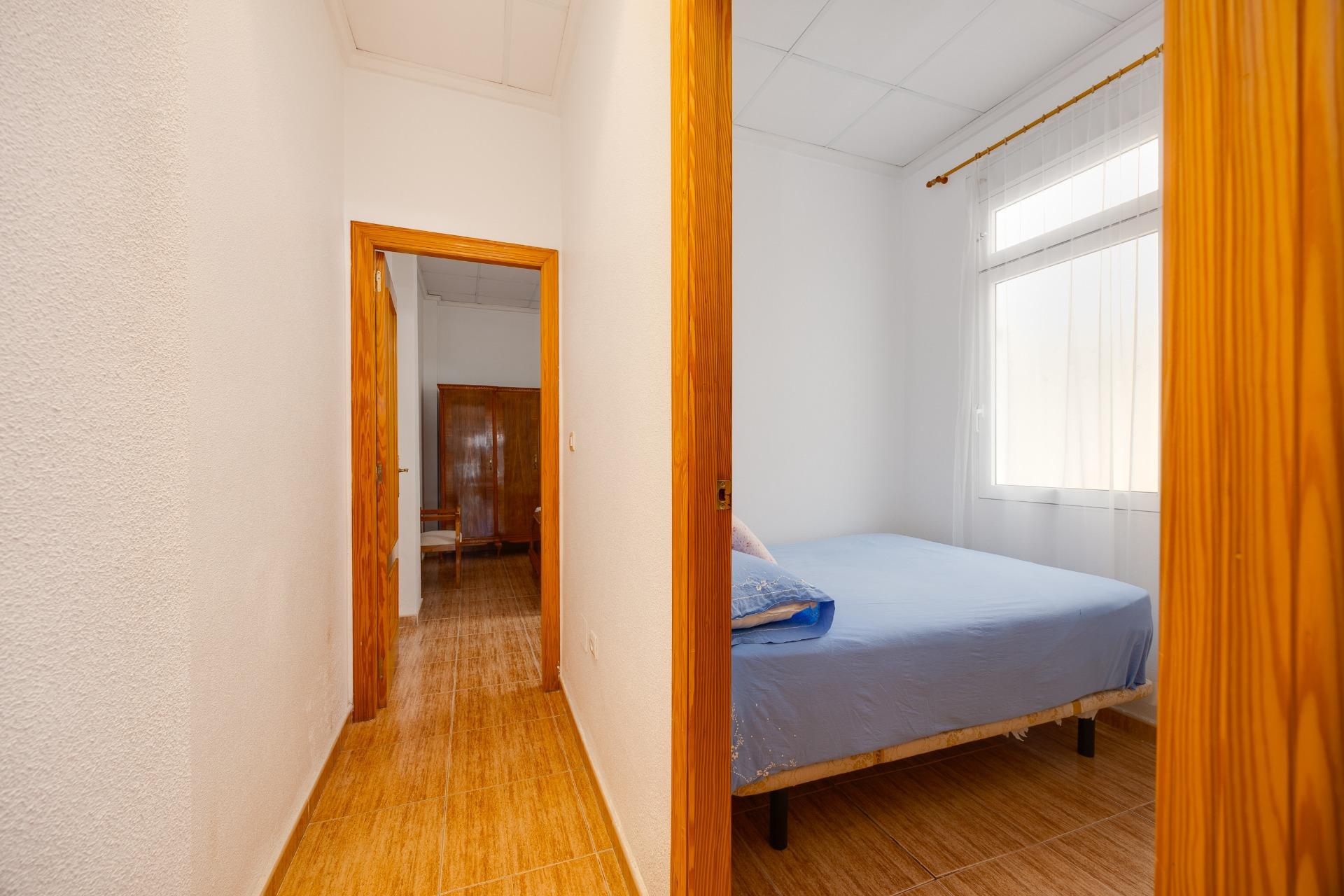 For sale - 3 Bedroom 1 Bathroom Apartment in Torrevieja - Paseo Maritimo  - Alicante