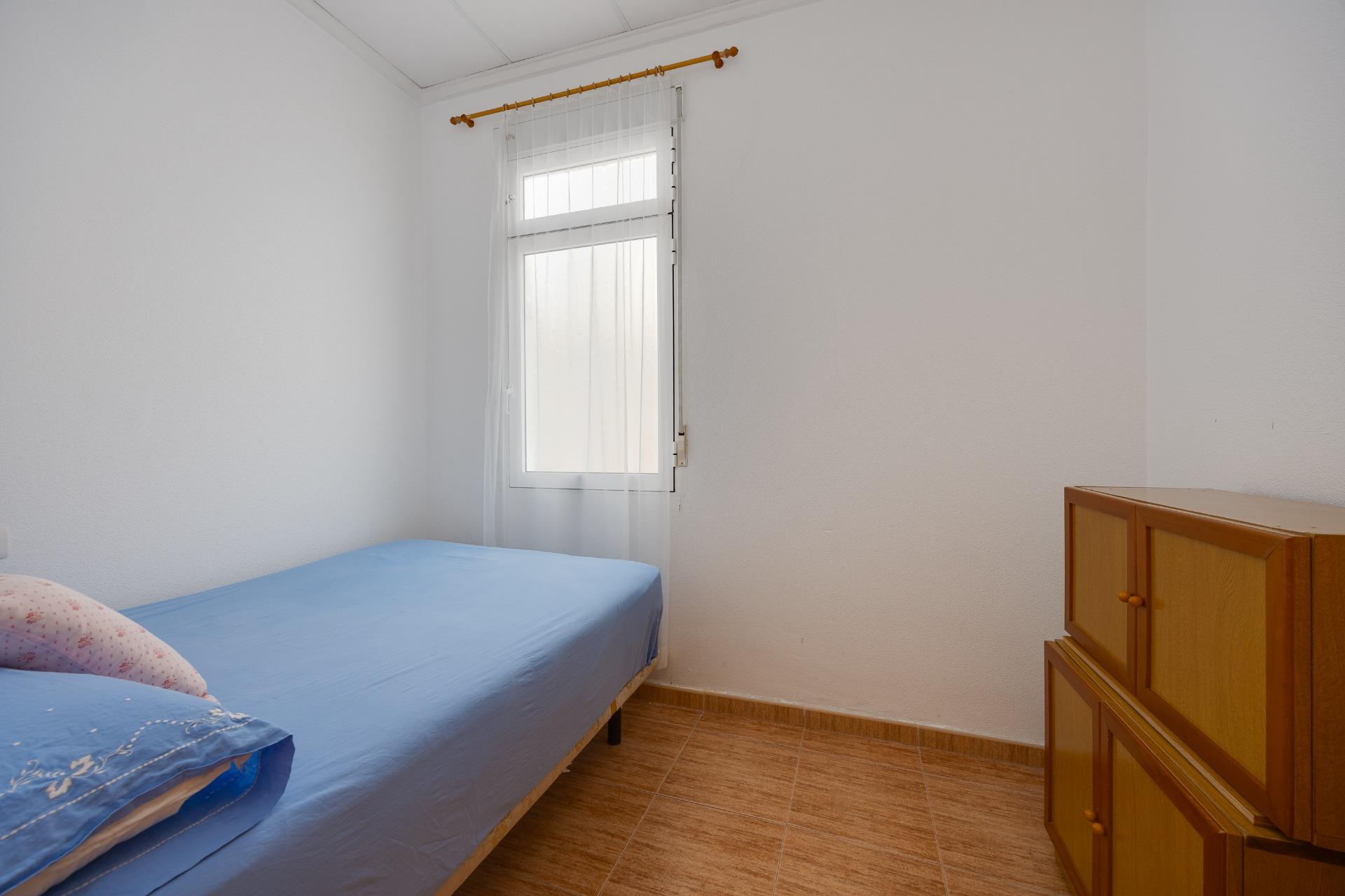 For sale - 3 Bedroom 1 Bathroom Apartment in Torrevieja - Paseo Maritimo  - Alicante