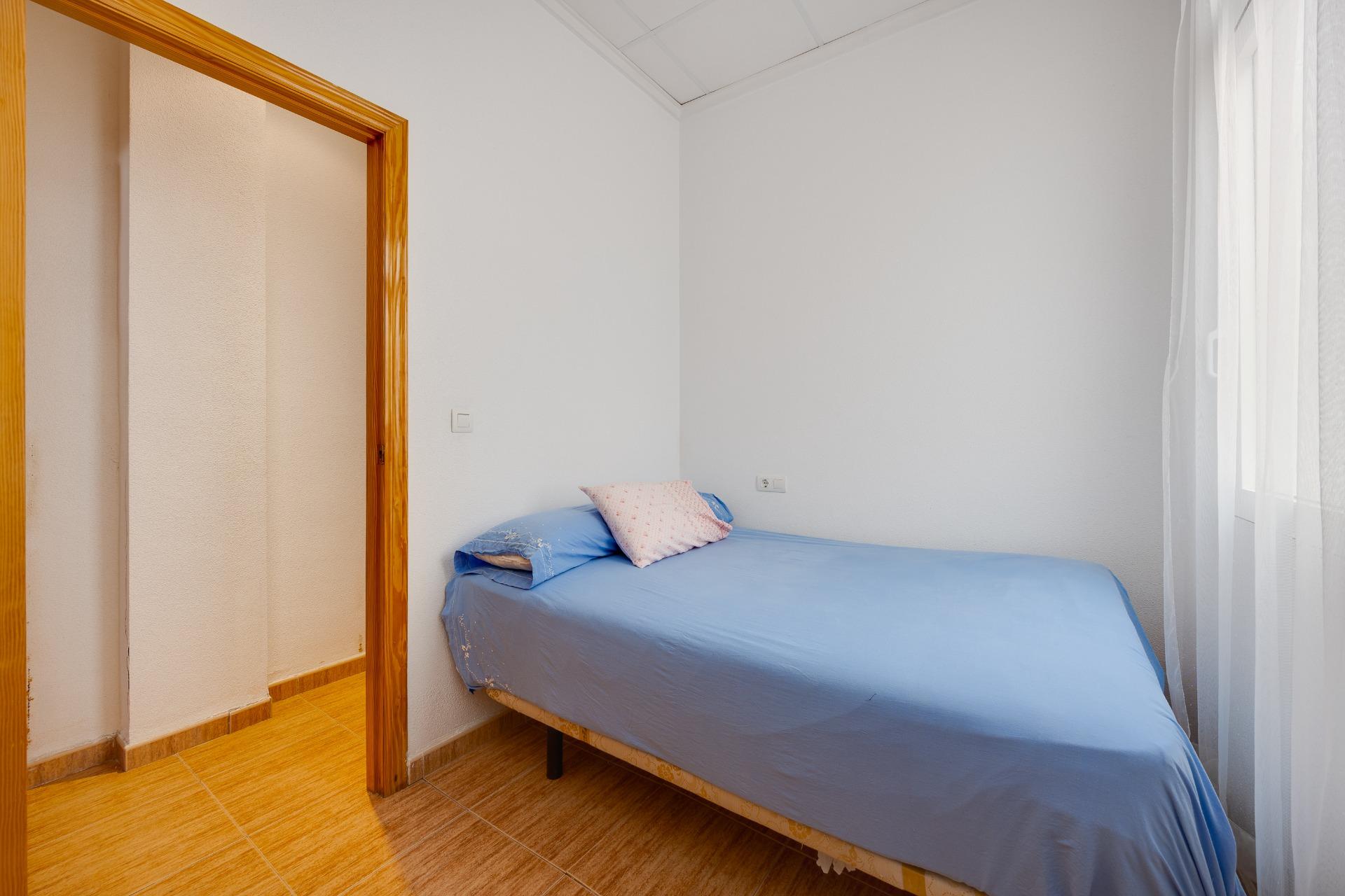 For sale - 3 Bedroom 1 Bathroom Apartment in Torrevieja - Paseo Maritimo  - Alicante
