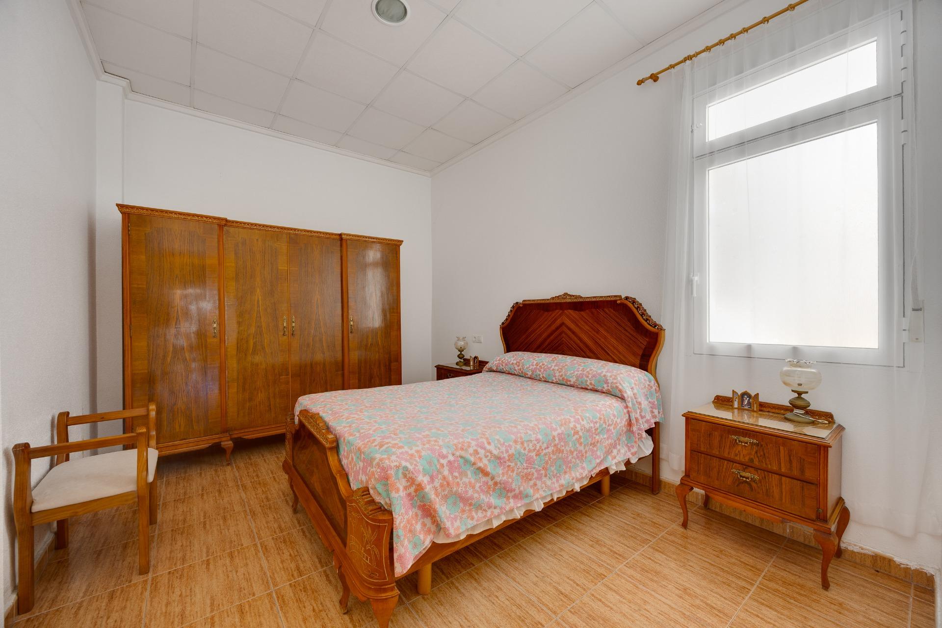 For sale - 3 Bedroom 1 Bathroom Apartment in Torrevieja - Paseo Maritimo  - Alicante