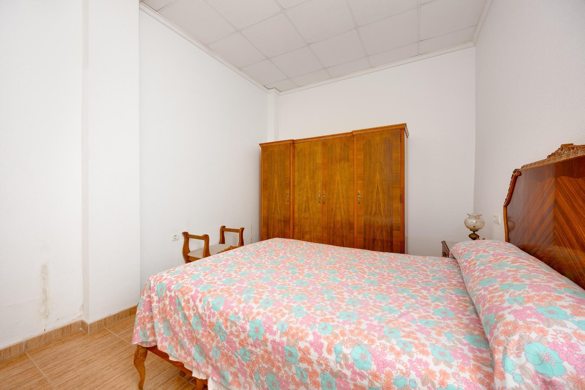 For sale - 3 Bedroom 1 Bathroom Apartment in Torrevieja - Paseo Maritimo  - Alicante