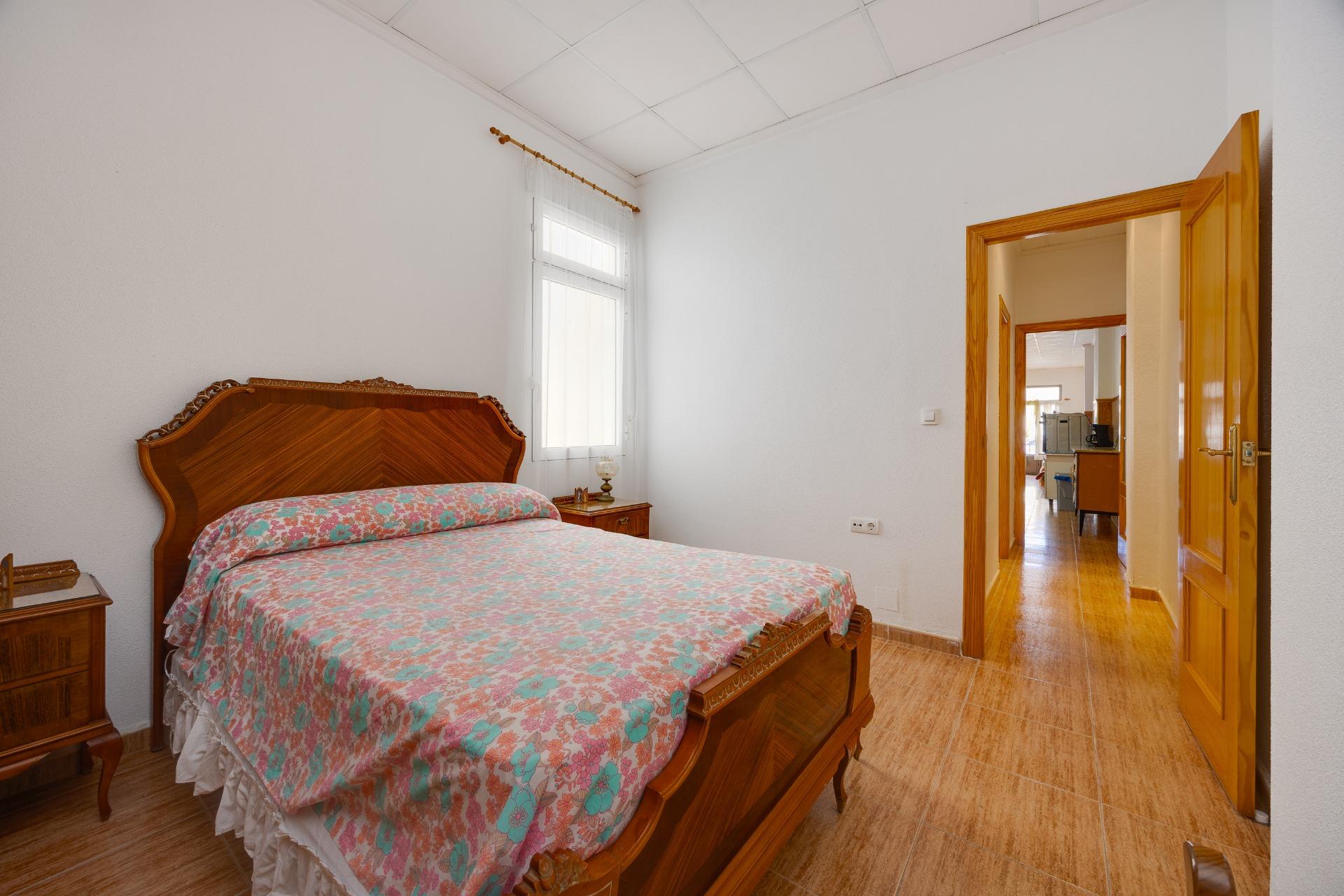 For sale - 3 Bedroom 1 Bathroom Apartment in Torrevieja - Paseo Maritimo  - Alicante
