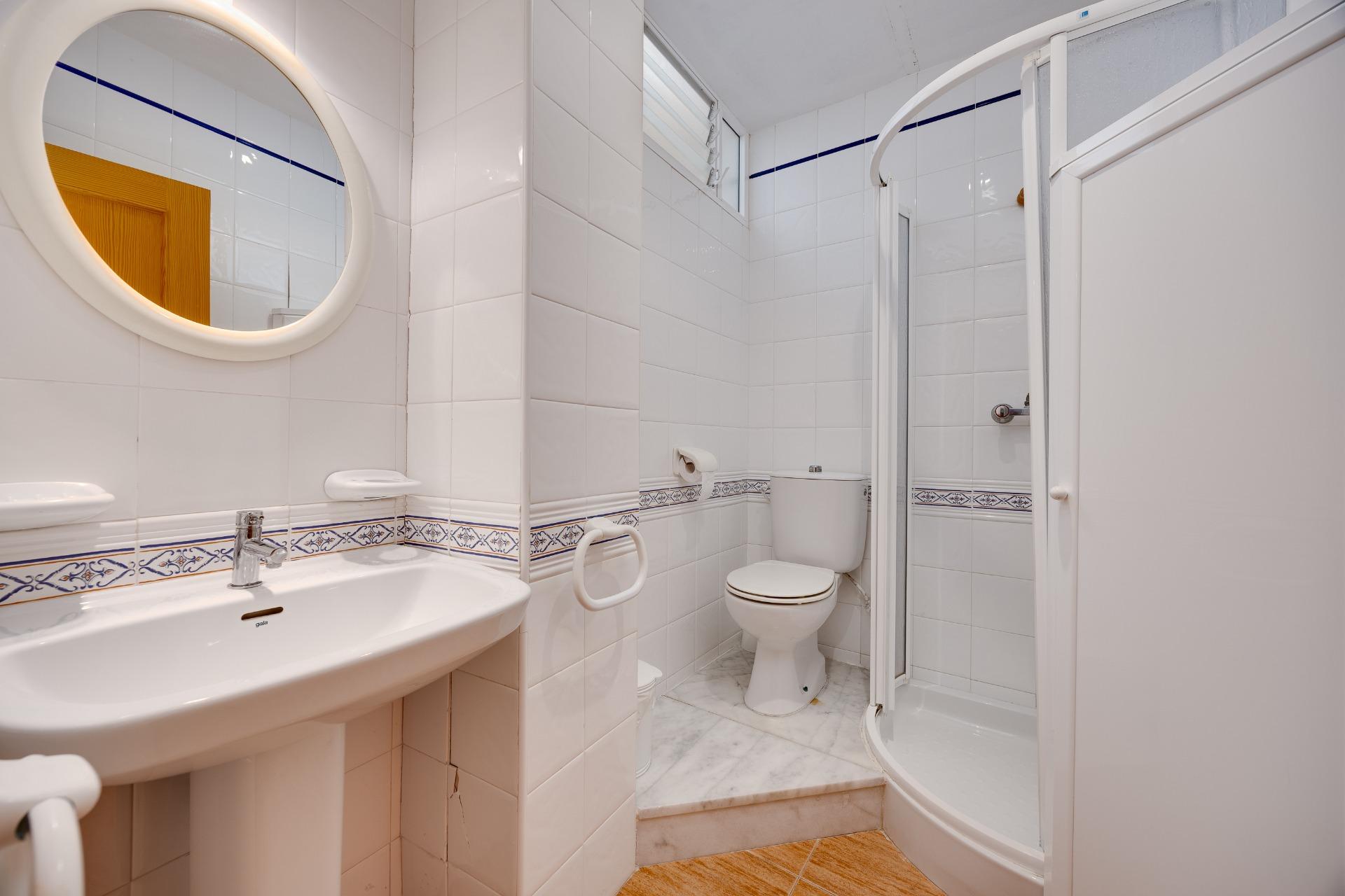 For sale - 3 Bedroom 1 Bathroom Apartment in Torrevieja - Paseo Maritimo  - Alicante