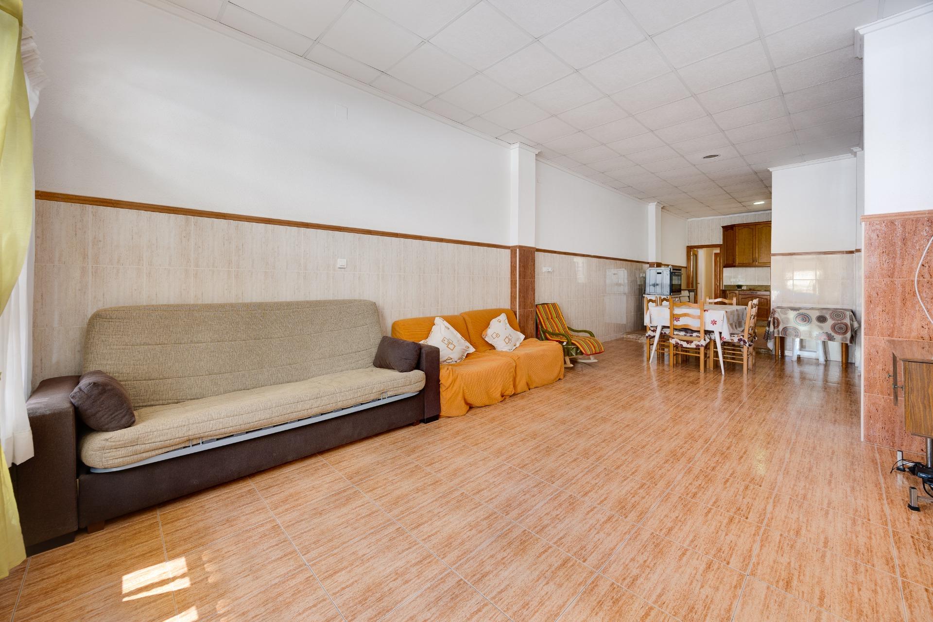 For sale - 3 Bedroom 1 Bathroom Apartment in Torrevieja - Paseo Maritimo  - Alicante