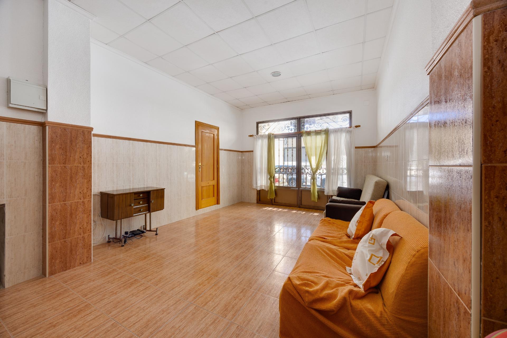 For sale - 3 Bedroom 1 Bathroom Apartment in Torrevieja - Paseo Maritimo  - Alicante