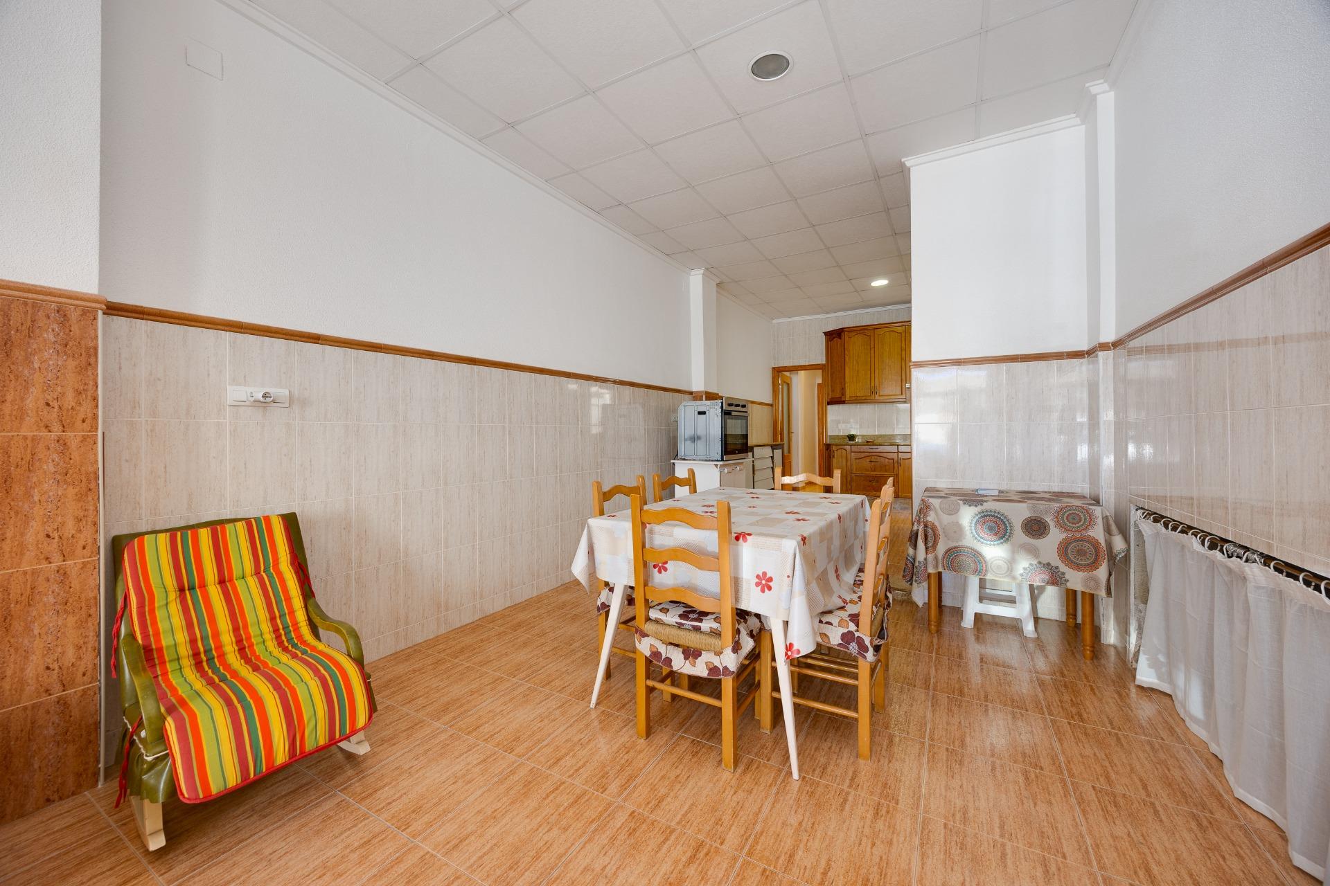 For sale - 3 Bedroom 1 Bathroom Apartment in Torrevieja - Paseo Maritimo  - Alicante