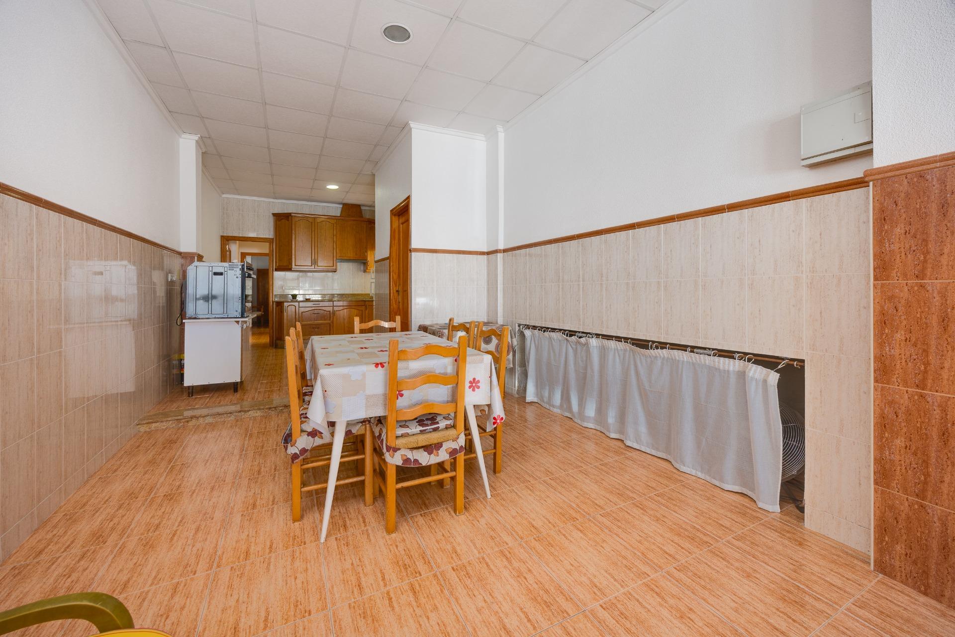 For sale - 3 Bedroom 1 Bathroom Apartment in Torrevieja - Paseo Maritimo  - Alicante