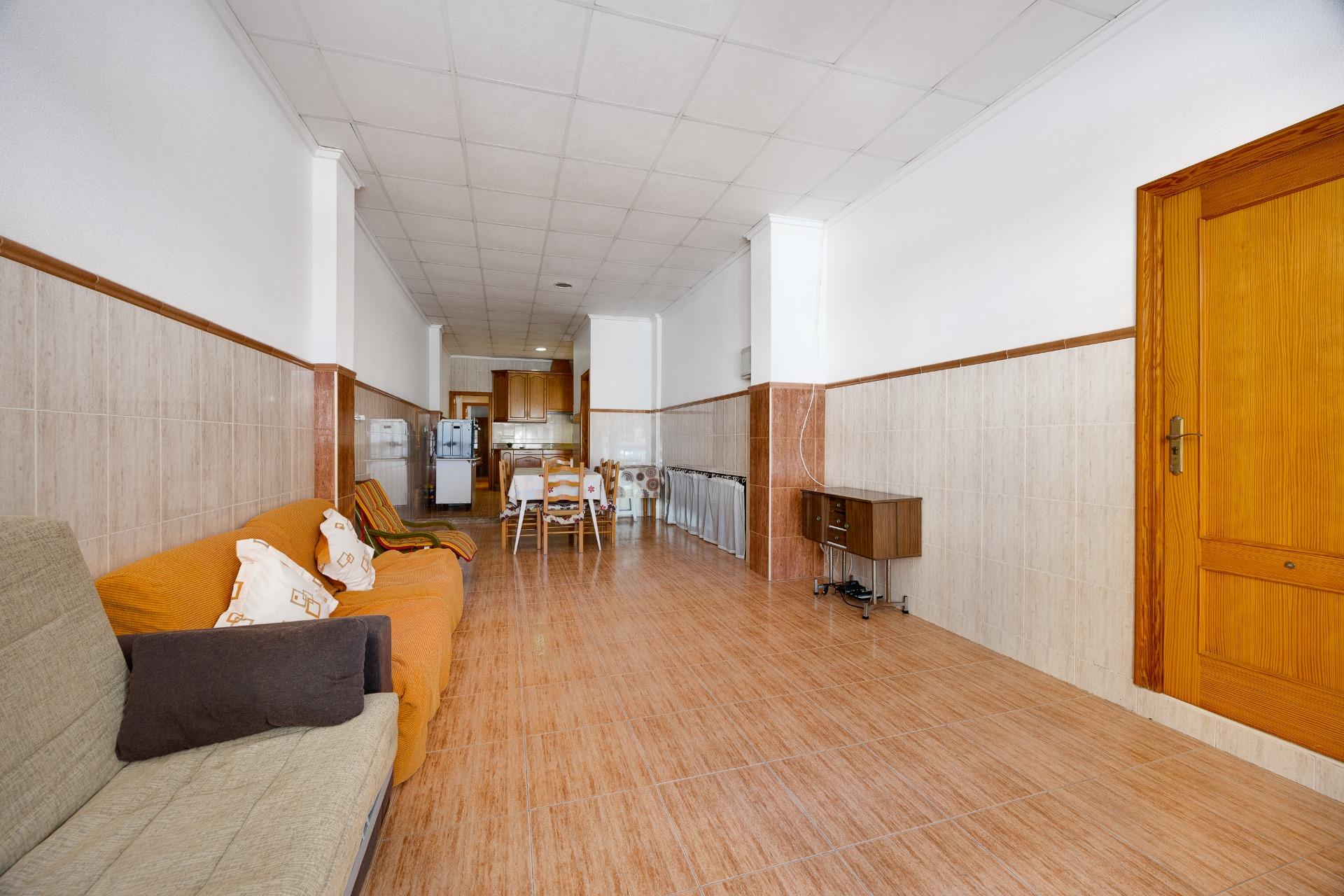 For sale - 3 Bedroom 1 Bathroom Apartment in Torrevieja - Paseo Maritimo  - Alicante