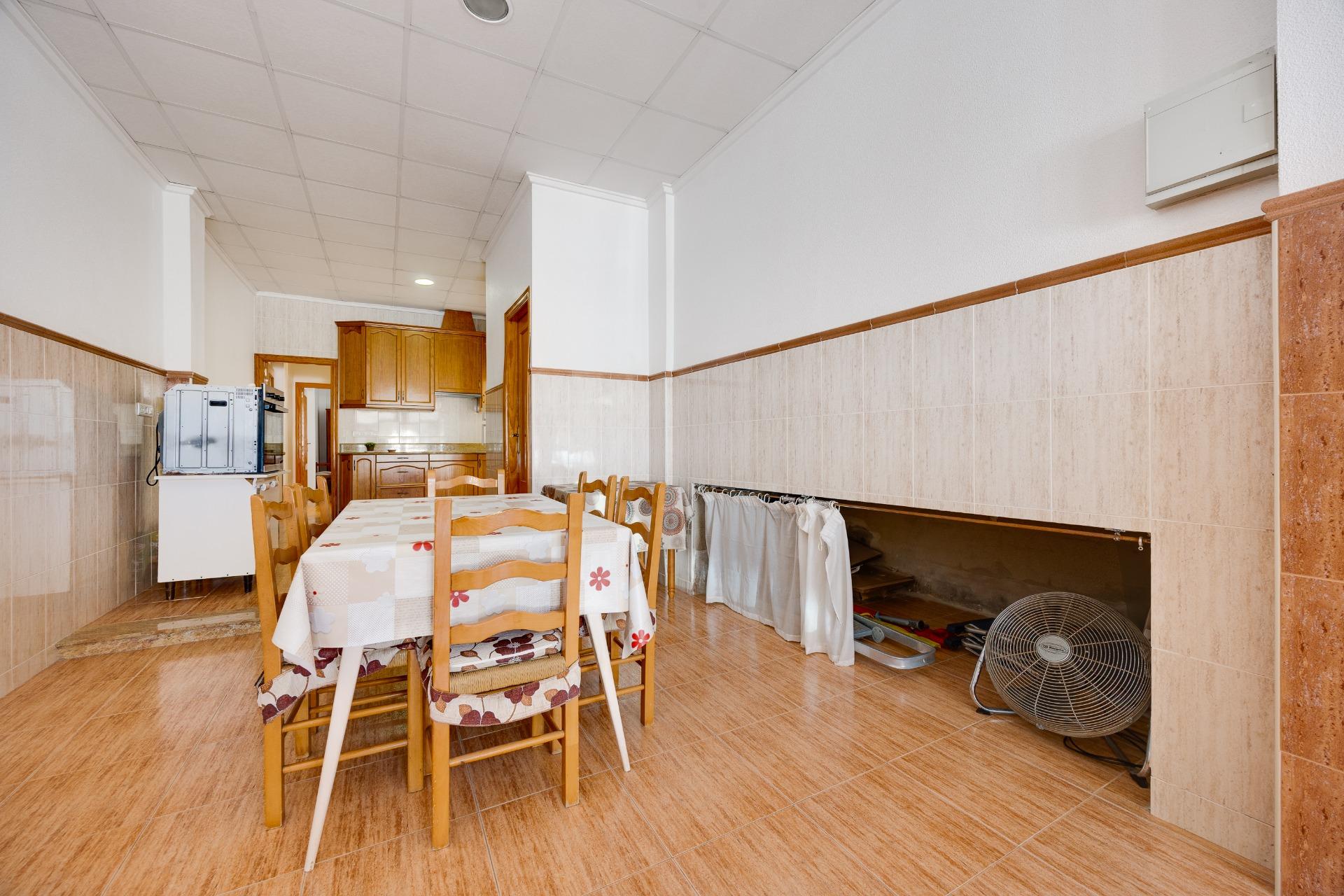 For sale - 3 Bedroom 1 Bathroom Apartment in Torrevieja - Paseo Maritimo  - Alicante