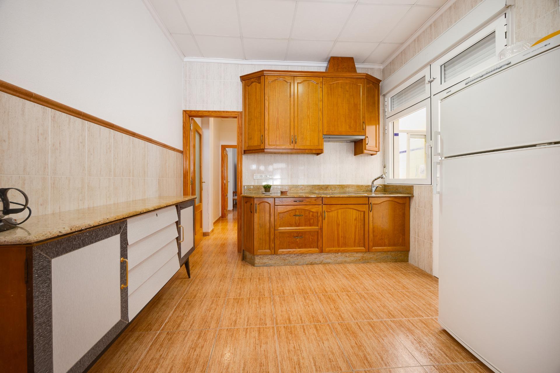 For sale - 3 Bedroom 1 Bathroom Apartment in Torrevieja - Paseo Maritimo  - Alicante