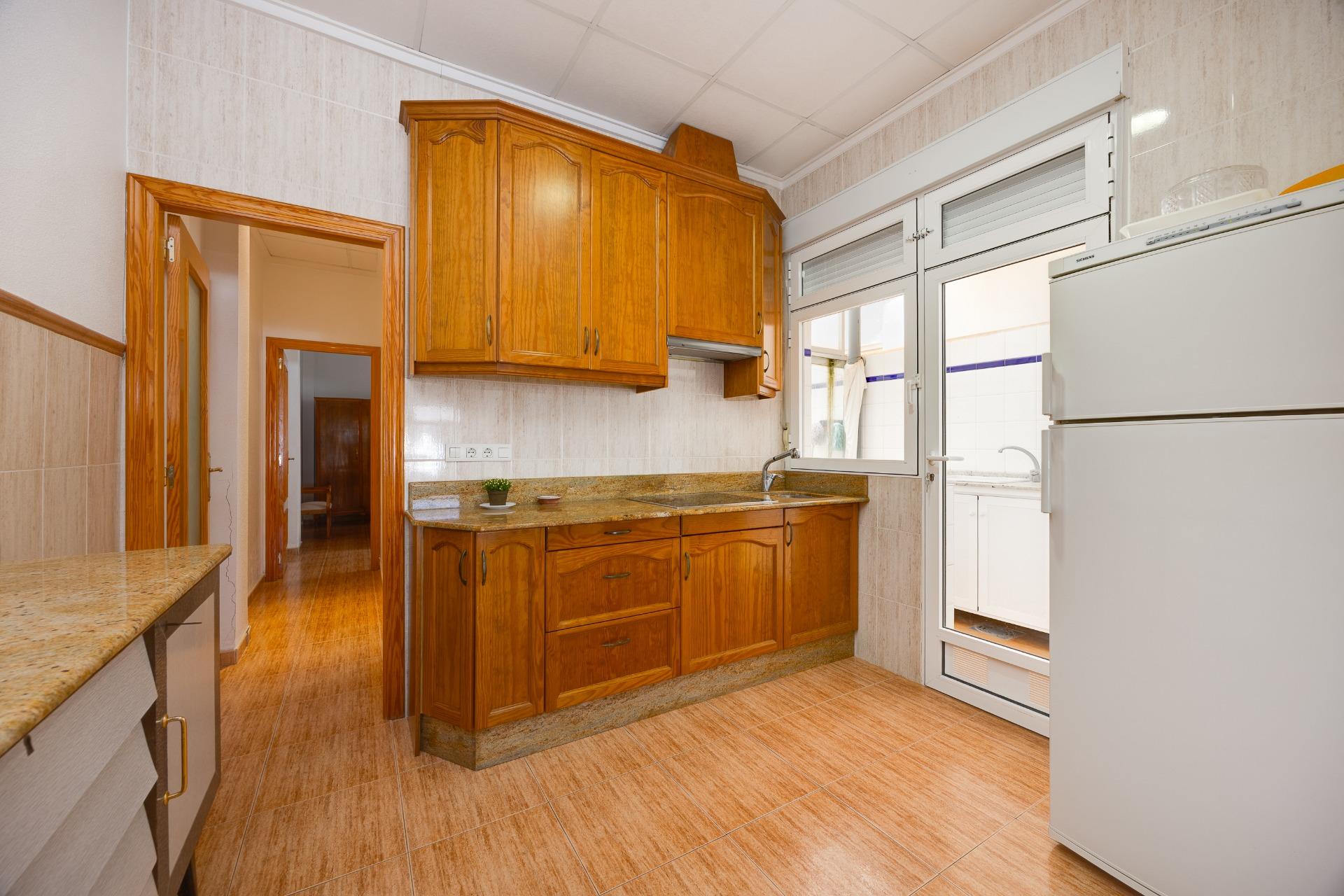 For sale - 3 Bedroom 1 Bathroom Apartment in Torrevieja - Paseo Maritimo  - Alicante