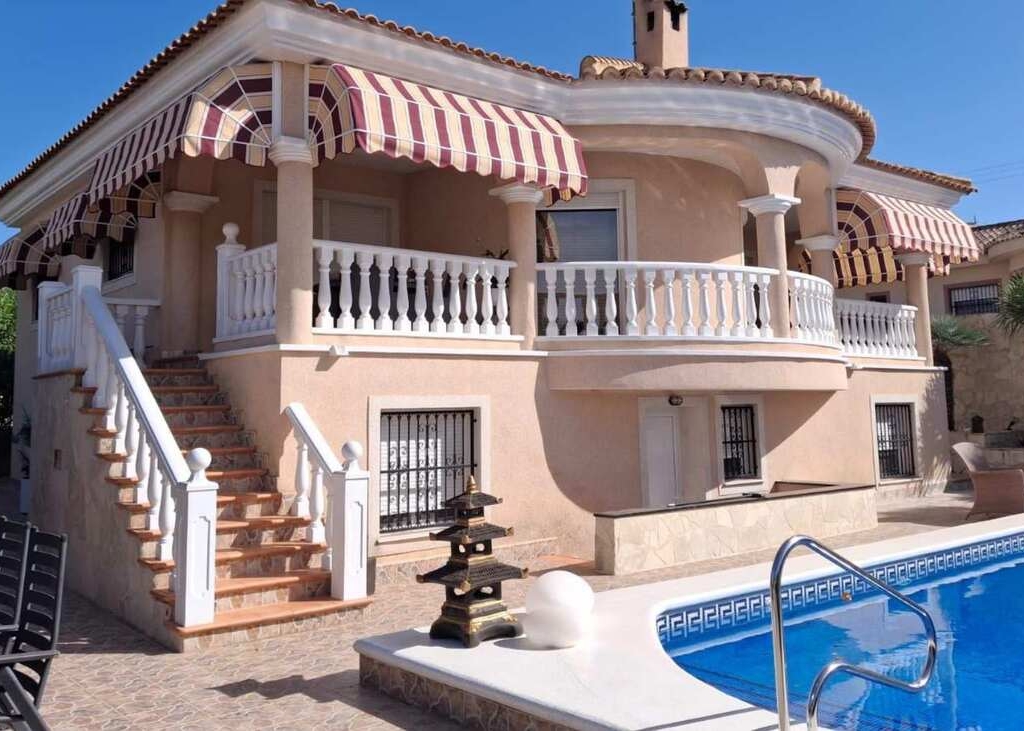 4 Bedroom 3 Bathroom Villa in Rojales