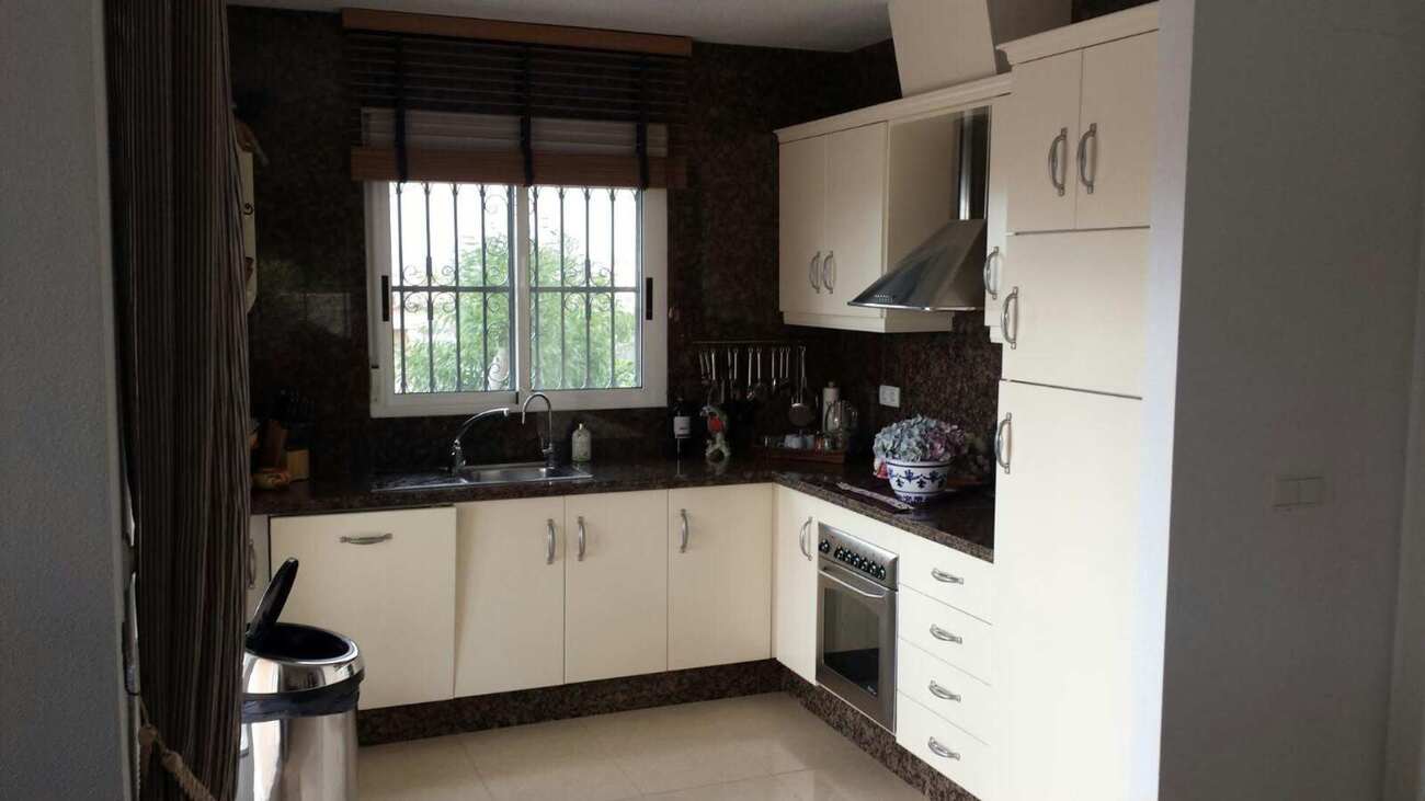 For sale - 4 Bedroom 3 Bathroom Villa in Rojales -  - Alicante