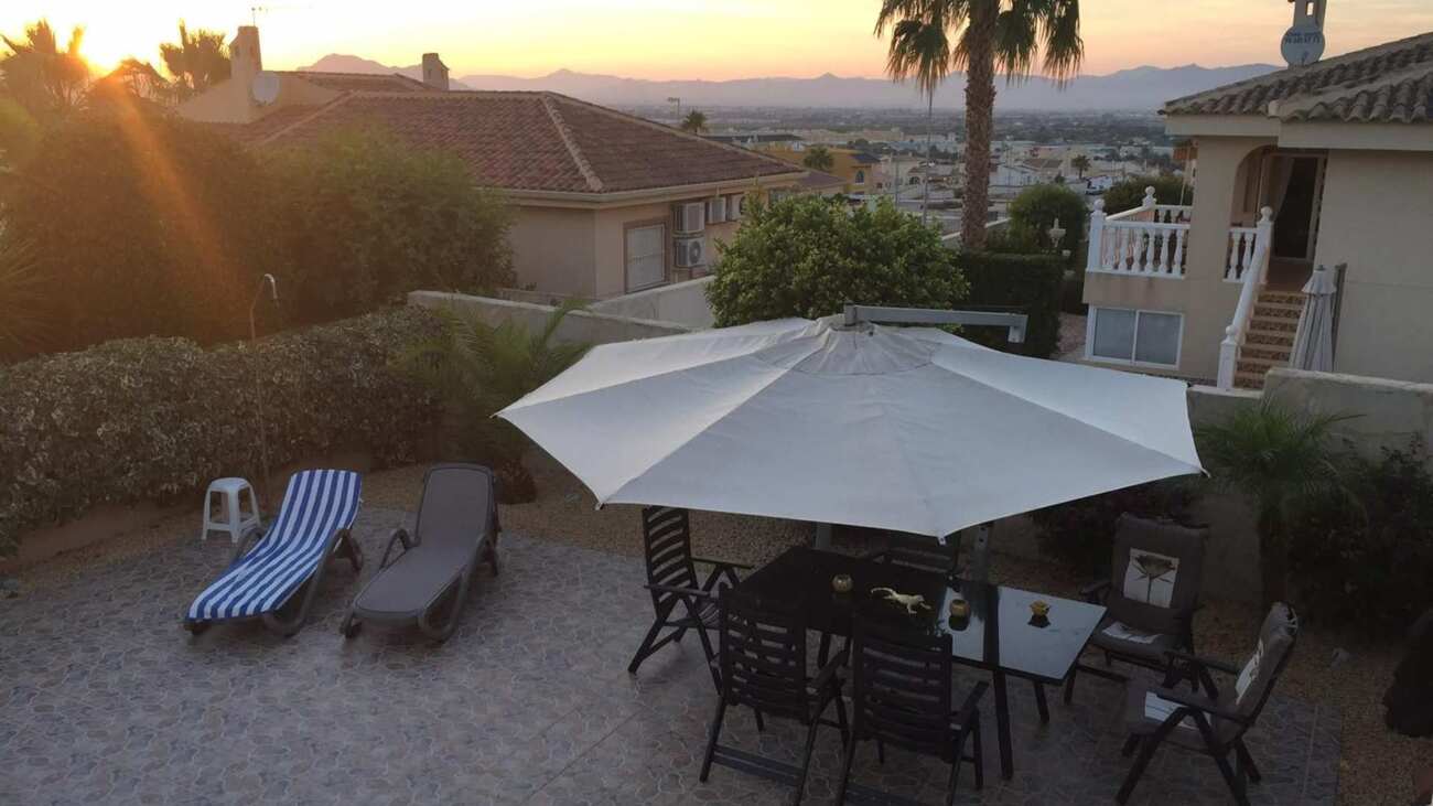 For sale - 4 Bedroom 3 Bathroom Villa in Rojales -  - Alicante