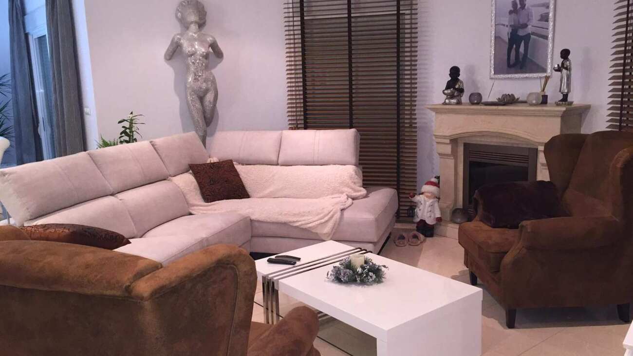 For sale - 4 Bedroom 3 Bathroom Villa in Rojales -  - Alicante