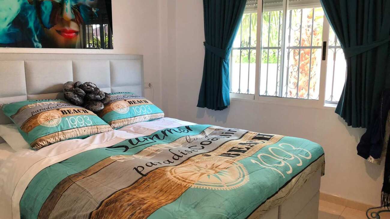 For sale - 4 Bedroom 3 Bathroom Villa in Rojales -  - Alicante