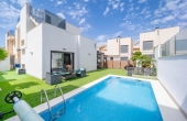 27-76-496-11-1023/80852, 5 Bedroom 3 Bathroom Villa in Torrevieja