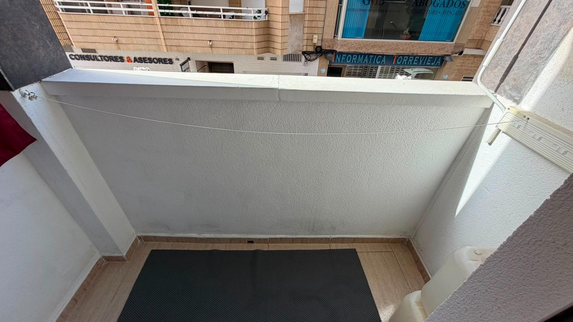 For sale - 2 Bedroom 1 Bathroom Apartment in Torrevieja - Torrevieja  - Alicante