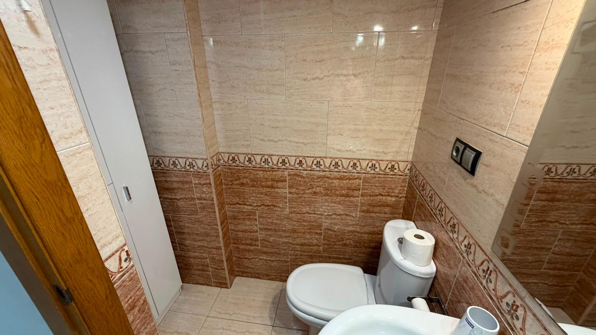 For sale - 2 Bedroom 1 Bathroom Apartment in Torrevieja - Torrevieja  - Alicante