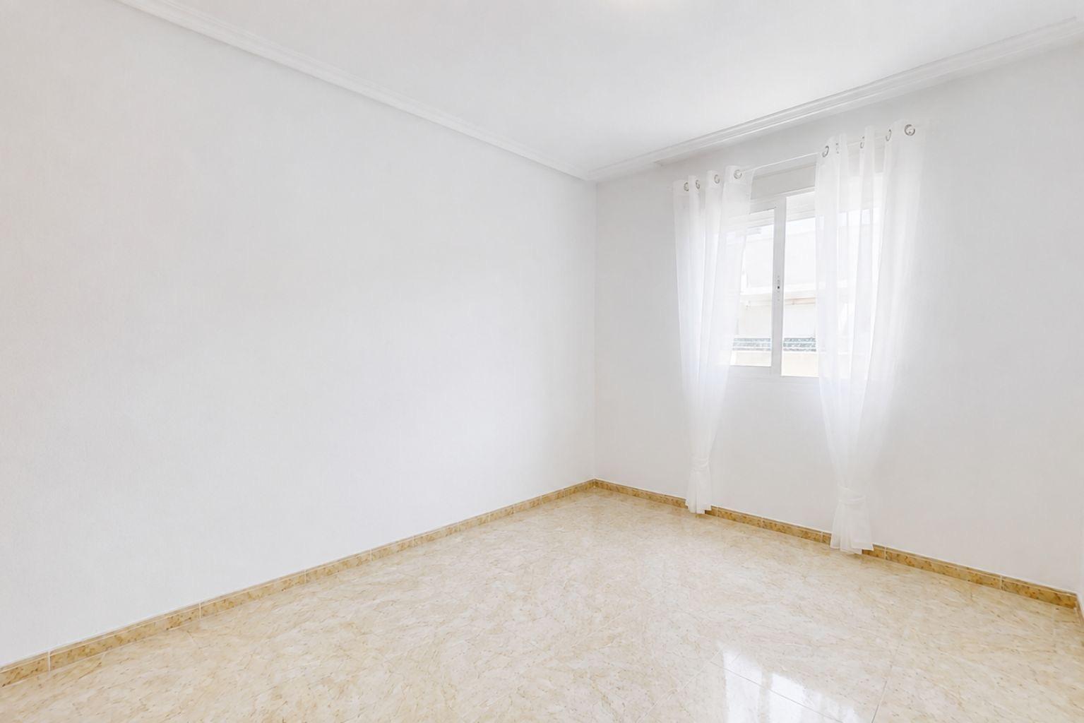 For sale - 2 Bedroom 1 Bathroom Penthouse in Torrevieja - Centro  - Alicante