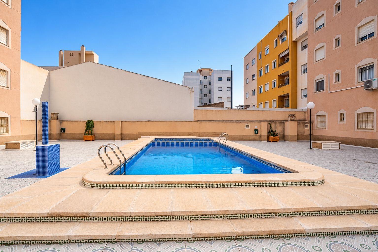 For sale - 2 Bedroom 1 Bathroom Penthouse in Torrevieja - Centro  - Alicante