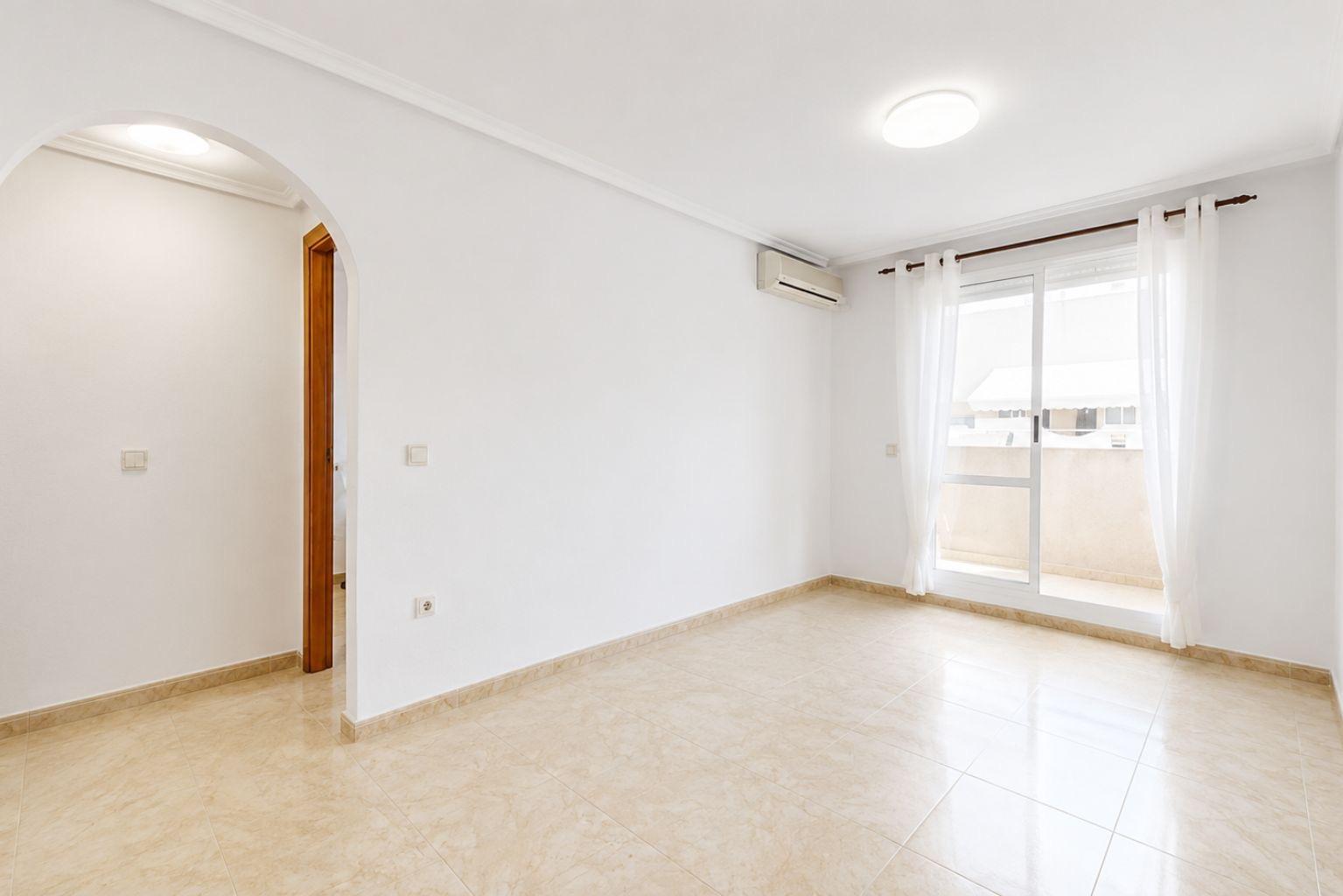 For sale - 2 Bedroom 1 Bathroom Penthouse in Torrevieja - Centro  - Alicante