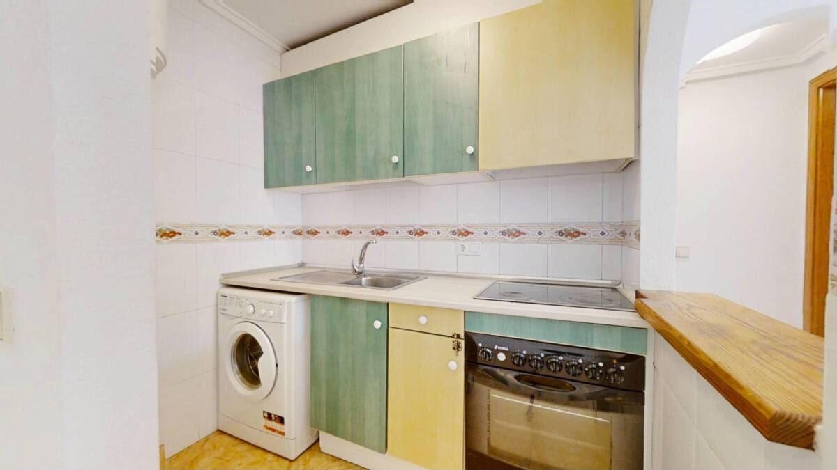 For sale - 2 Bedroom 1 Bathroom Penthouse in Torrevieja - Centro  - Alicante