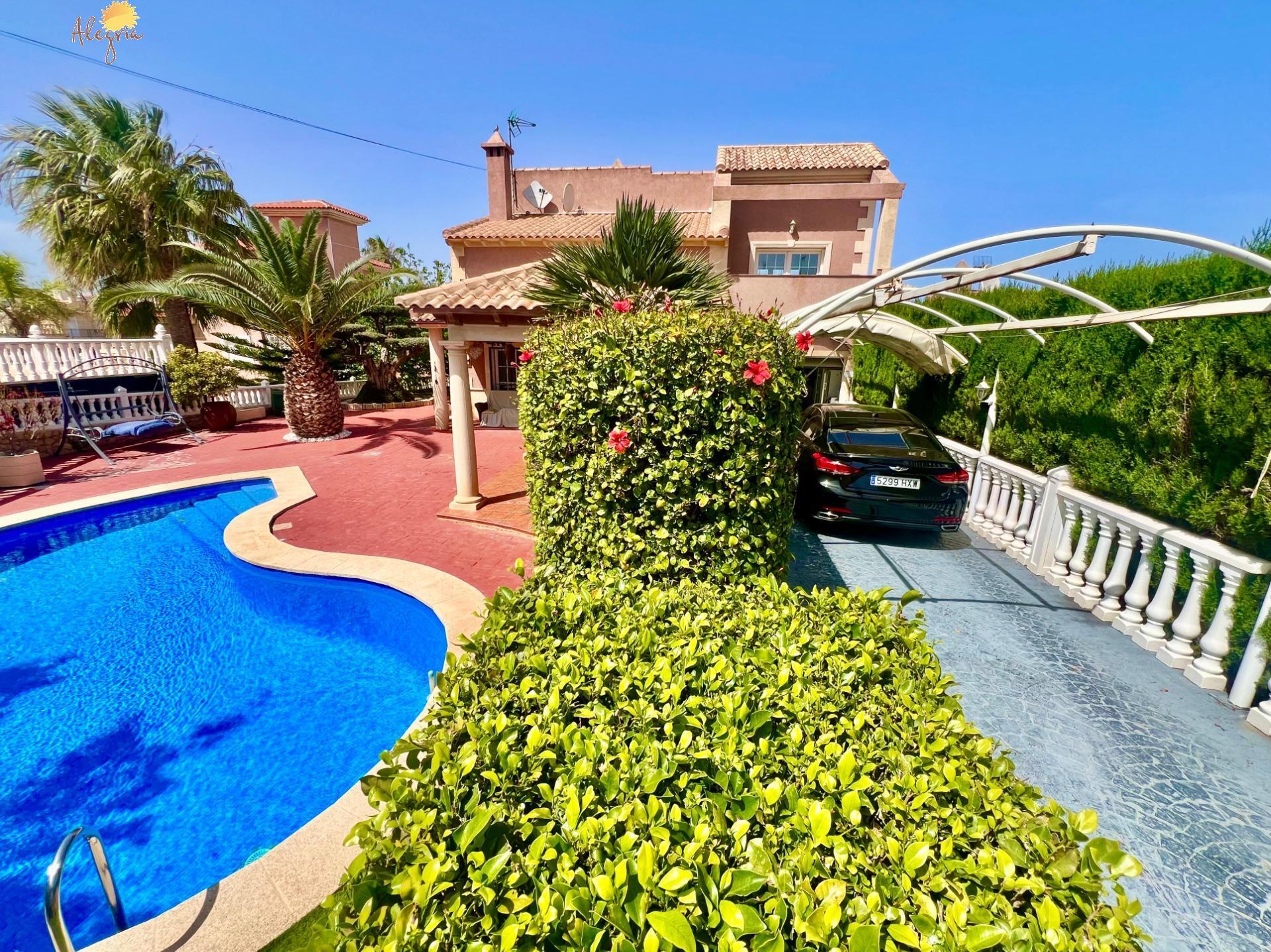 For sale - 3 Bedroom 2 Bathroom Villa in Torrevieja - Los Balcones - Los Altos Del Edén  - Alicante
