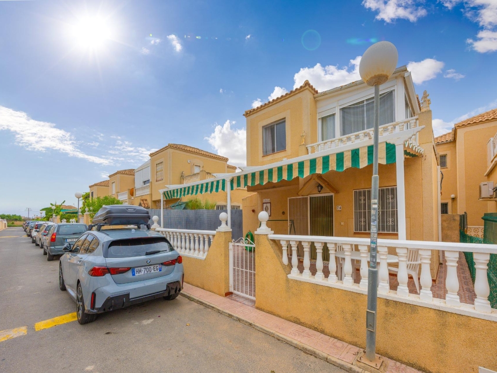 3 Bedroom 2 Bathroom Villa in Torrevieja