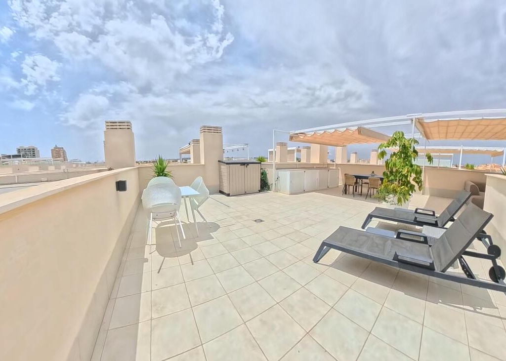 2 Bedroom 2 Bathroom Penthouse Penthouse in Torrevieja